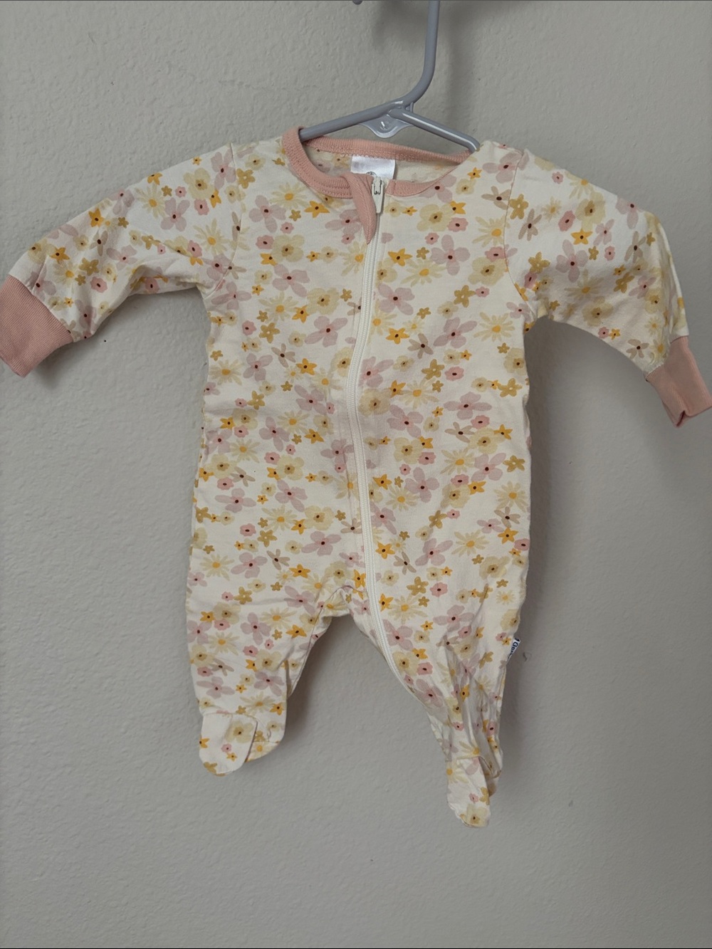 ❤️$2 Gerber Newborn Floral Zippered Footie